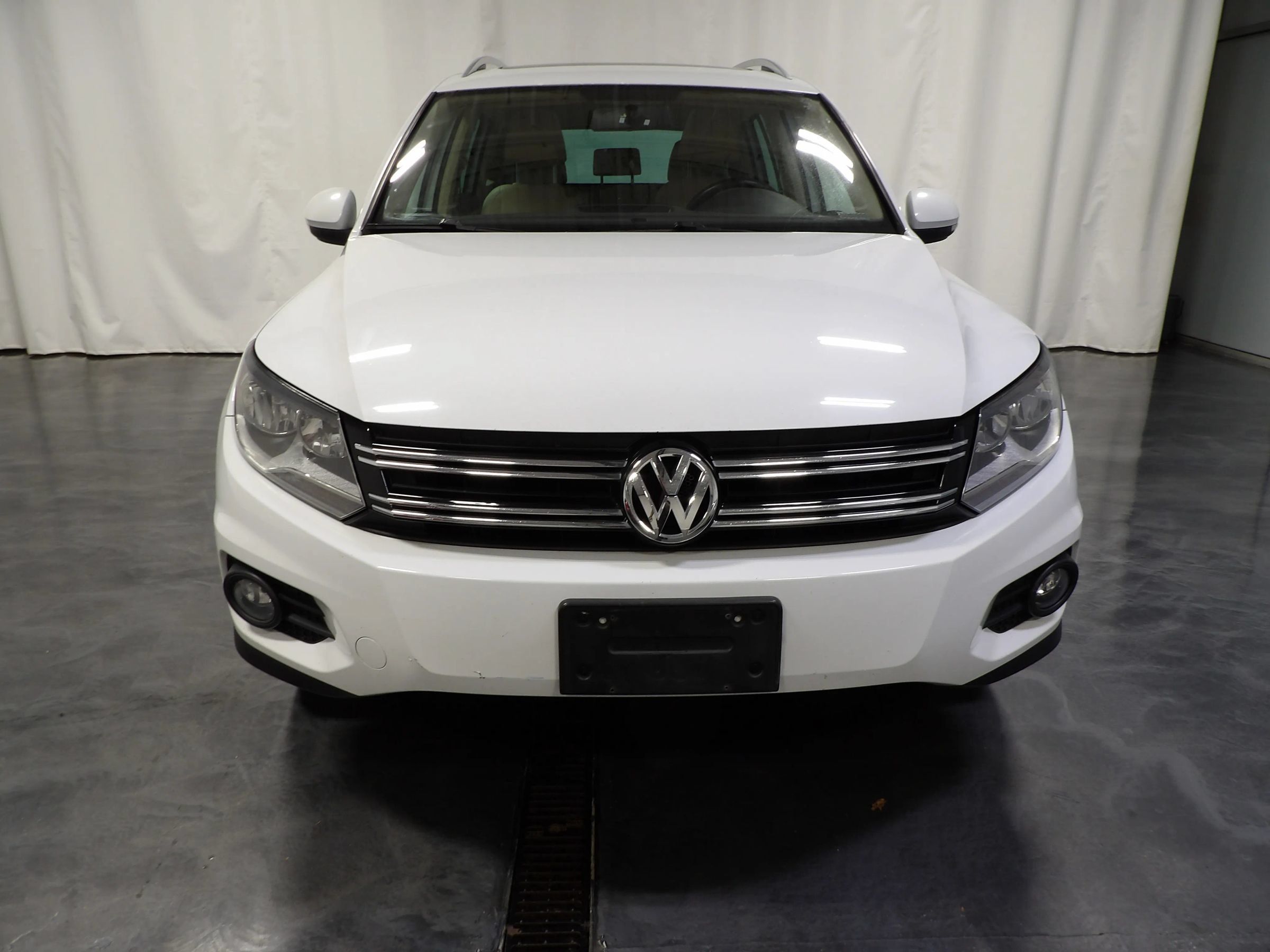 Used 2015 Volkswagen Tiguan SEL AWD/4WD image 2