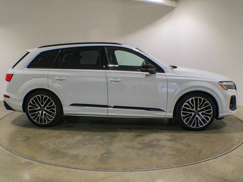 Used 2025 Audi SQ7 Prestige AWD/4WD image 31