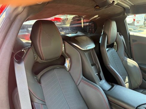 Used 2021 Chevrolet Corvette Stingray Premium Cpe w/ Z51 Performance Package RWD image 24