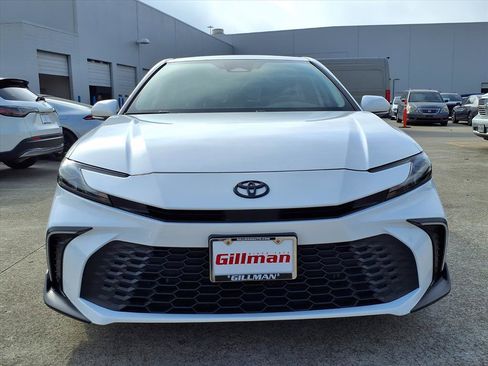 Used 2025 Toyota Camry SE image 20