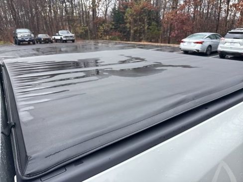 Used 2021 Nissan Titan SV w/ SV Convenience Package image 11