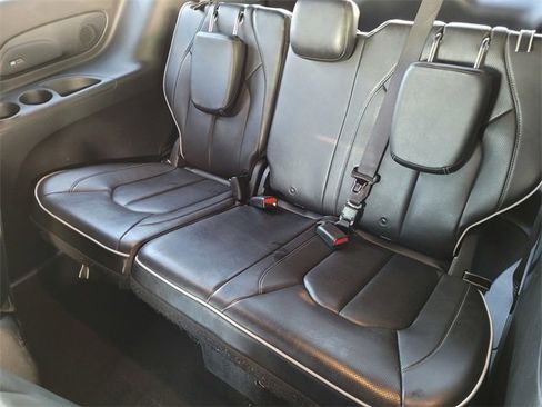 Certified 2020 Chrysler Pacifica Limited w/ Advanced Safetytec Group image 18