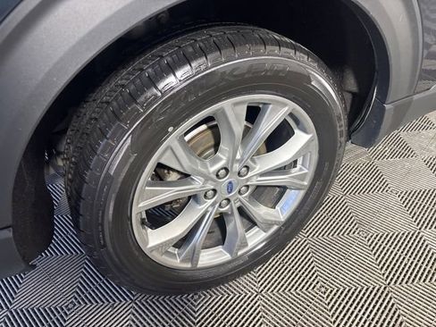 Used 2023 Ford Explorer XLT w/ Equipment Group 202A AWD/4WD image 7