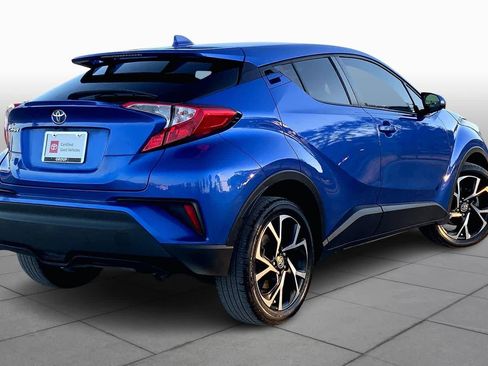 Used 2022 Toyota C-HR XLE image 12