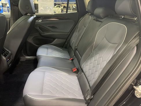Used 2025 Volkswagen Tiguan SEL R-Line AWD/4WD image 15