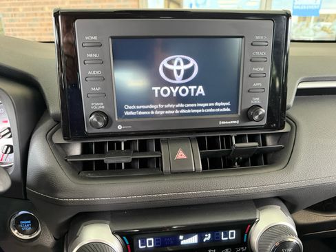 Used 2022 Toyota RAV4 XLE AWD/4WD image 15