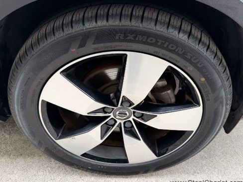 Used 2019 Volvo XC40 T5 Momentum image 29