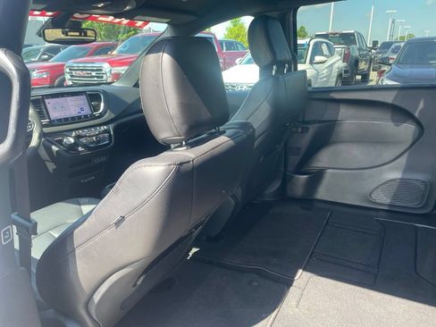 Used 2025 Chrysler Pacifica Select FWD image 23