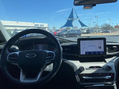 Used 2020 Ford Explorer XLT w/ Equipment Group 202A image 8