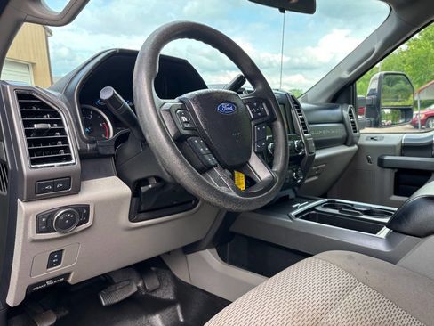 Used 2017 Ford F250 XLT w/ XLT Premium Package AWD/4WD image 11