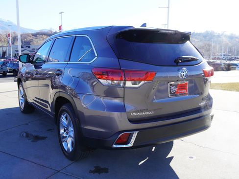 Certified 2019 Toyota Highlander Limited image 6