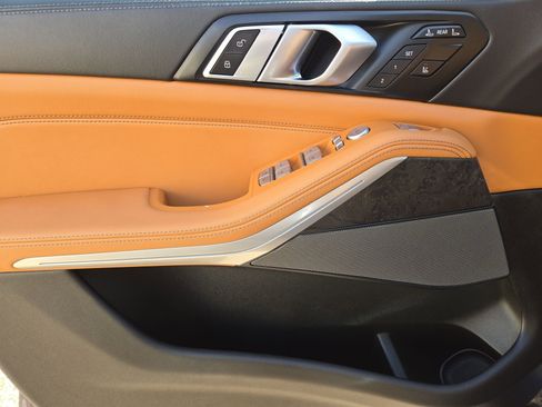 Certified 2023 BMW X7 xDrive40i w/ M Sport Package image 15