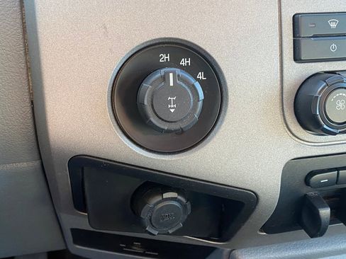 Used 2014 Ford F250 XLT w/ Snow Plow Prep Package image 23