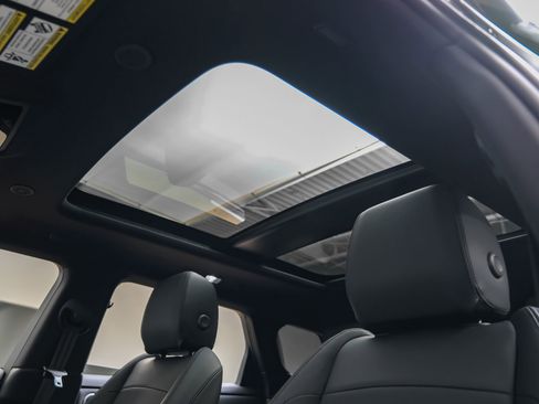 Used 2025 Land Rover Range Rover Evoque S image 5