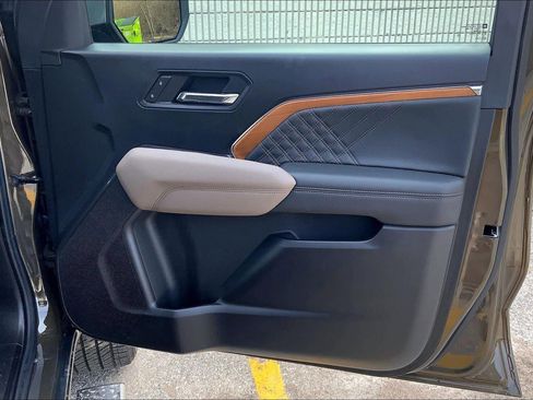 Used 2023 GMC Canyon Denali image 25