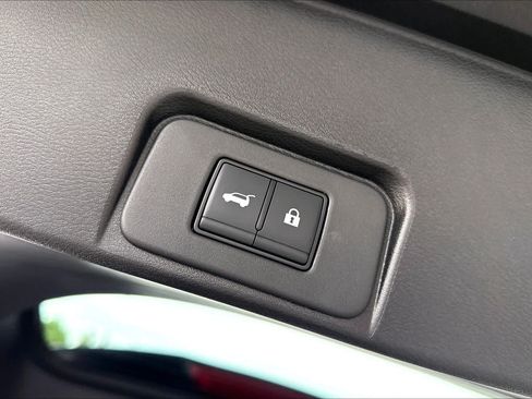 Used 2025 Nissan Rogue SV AWD/4WD image 33