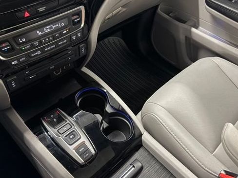 Used 2018 Honda Pilot Touring image 38