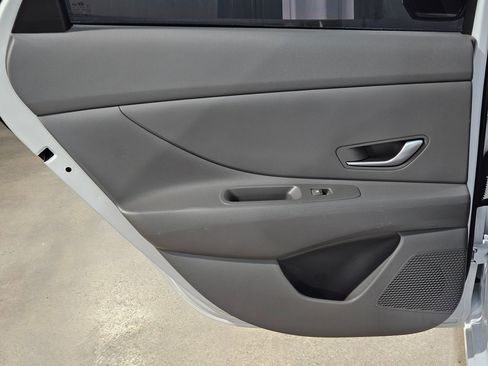 Used 2024 Hyundai Elantra SE image 33