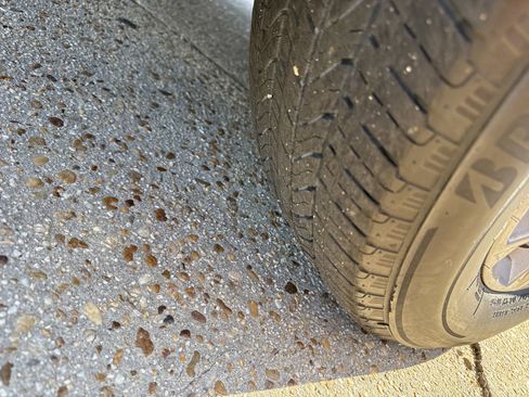 Used 2023 Chevrolet Equinox LT w/ Driver Convenience Package image 9