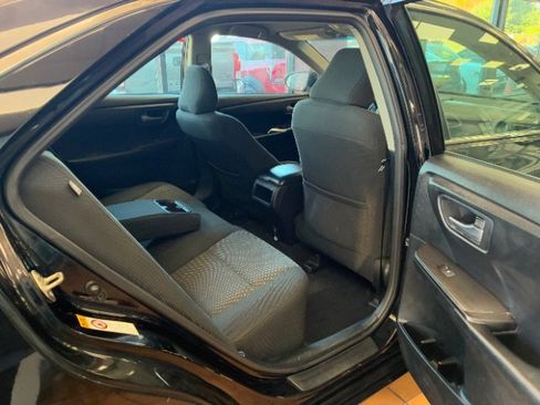 Used 2017 Toyota Camry LE image 9