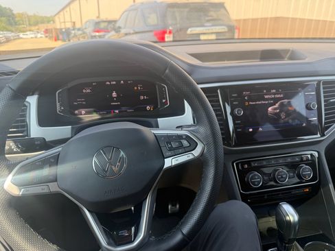 Used 2023 Volkswagen Atlas Cross Sport SEL R-Line AWD/4WD image 17