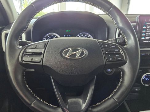 Used 2022 Hyundai Venue Limited FWD image 26