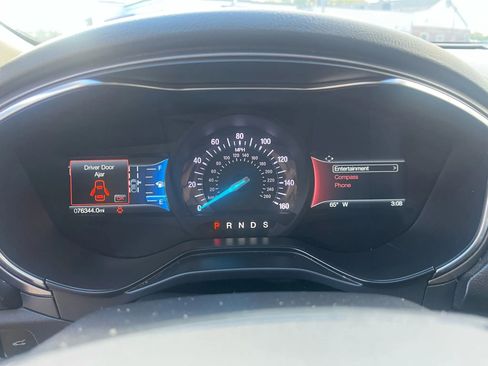 Used 2019 Ford Fusion SE image 17