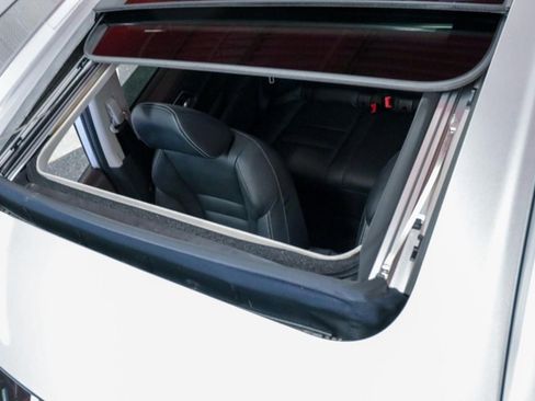 Used 2021 Nissan Rogue SL w/ Premium Package image 17