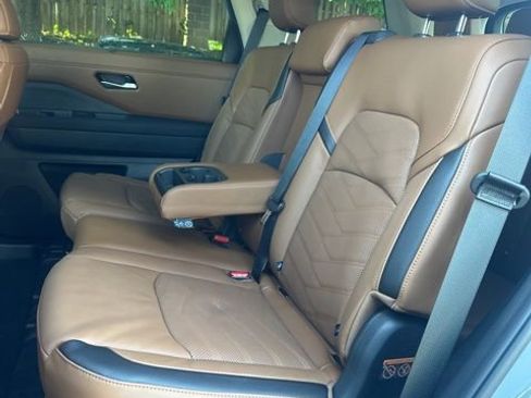 New 2025 Nissan Pathfinder Platinum w/ Lighting Package (N92) image 19