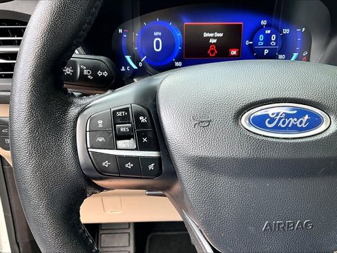 Used 2020 Ford Escape Titanium AWD/4WD image 23