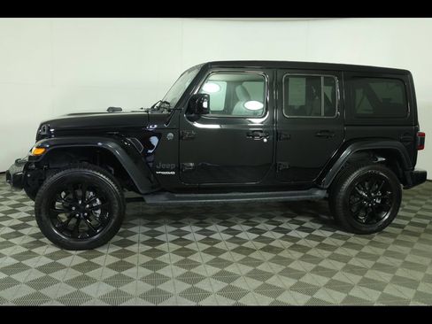 Used 2022 Jeep Wrangler Unlimited Sahara AWD/4WD image 15