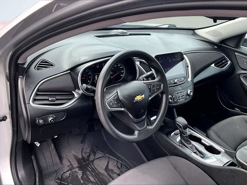 Used 2021 Chevrolet Malibu LT image 2