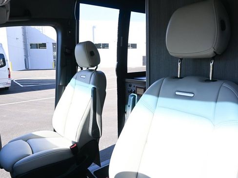 Used 2021 Mercedes-Benz Sprinter 2500 image 5