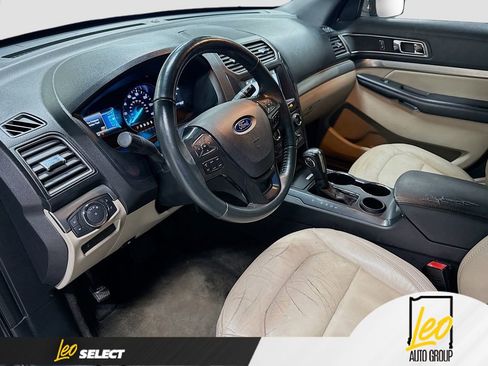 Used 2018 Ford Explorer XLT w/ Equipment Group 202A FWD image 9
