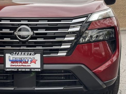 Used 2025 Nissan Rogue S AWD/4WD image 29