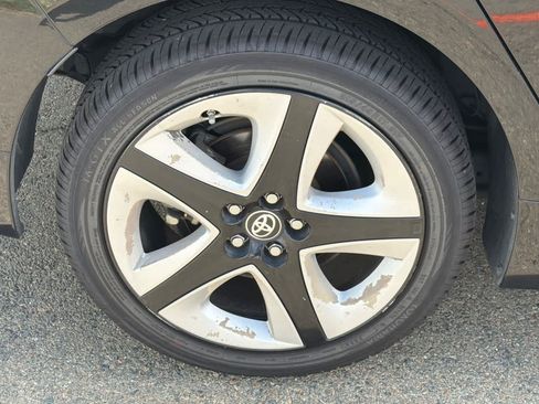 Used 2017 Toyota Prius Three Touring w/ Carpet Mat Package FWD image 20