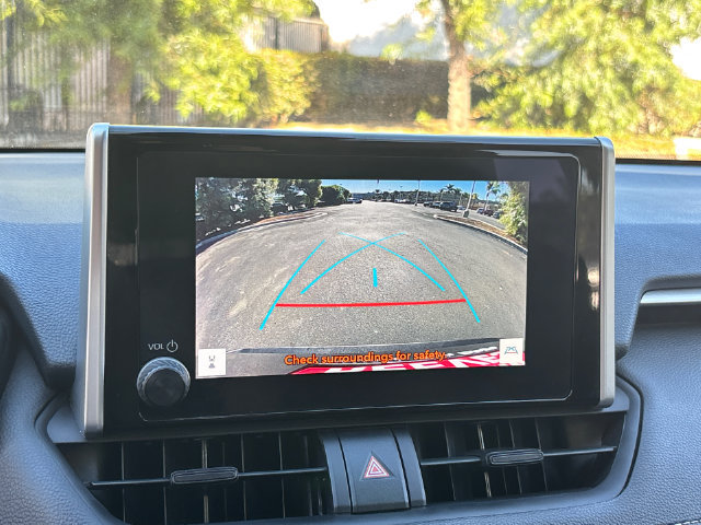 Certified 2025 Toyota RAV4 LE FWD image 31