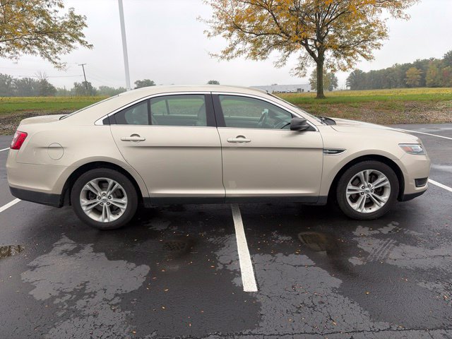 Used 2017 Ford Taurus SE FWD image 7
