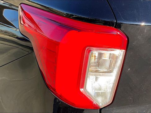 Used 2022 Ford Explorer XLT w/ Equipment Group 202A image 27