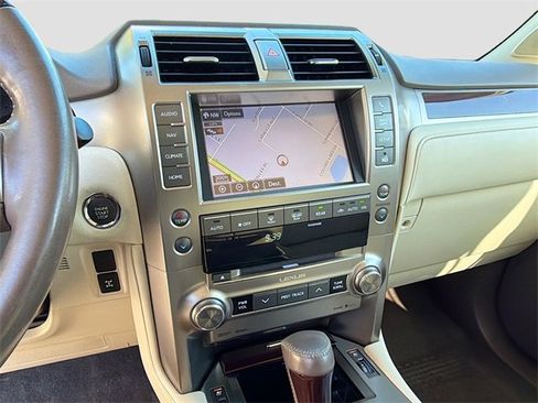Used 2018 Lexus GX 460 image 27