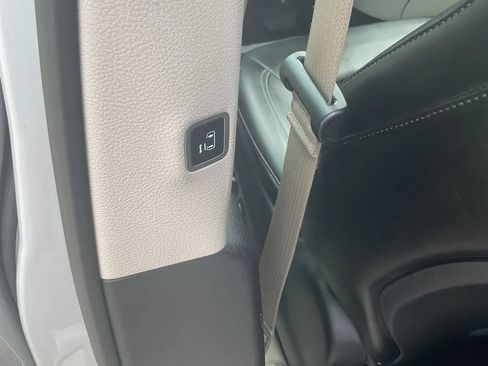 Used 2024 Chrysler Pacifica Touring-L FWD image 40