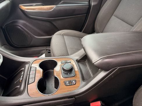 Used 2023 GMC Acadia SLE w/ Driver Convenience Package FWD image 20