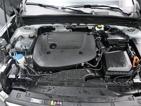 Used 2024 Volvo XC40 B5 Plus AWD/4WD image 15