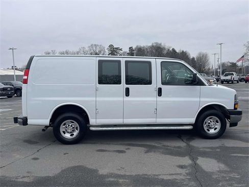 Used 2024 Chevrolet Express 2500 w/ Driver Convenience Package image 8