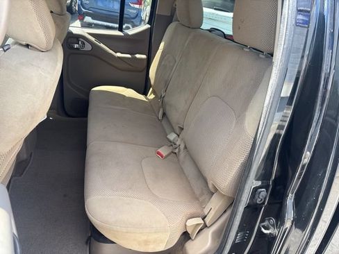 Used 2011 Nissan Frontier SV AWD/4WD image 10
