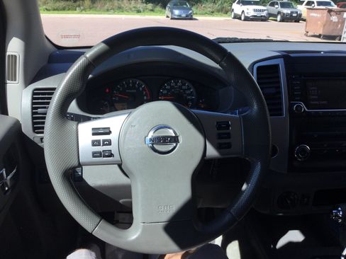 Used 2018 Nissan Frontier SV AWD/4WD image 15