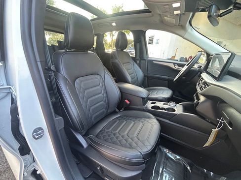 Certified 2024 Ford Escape SE w/ PHEV Premium Package FWD image 28
