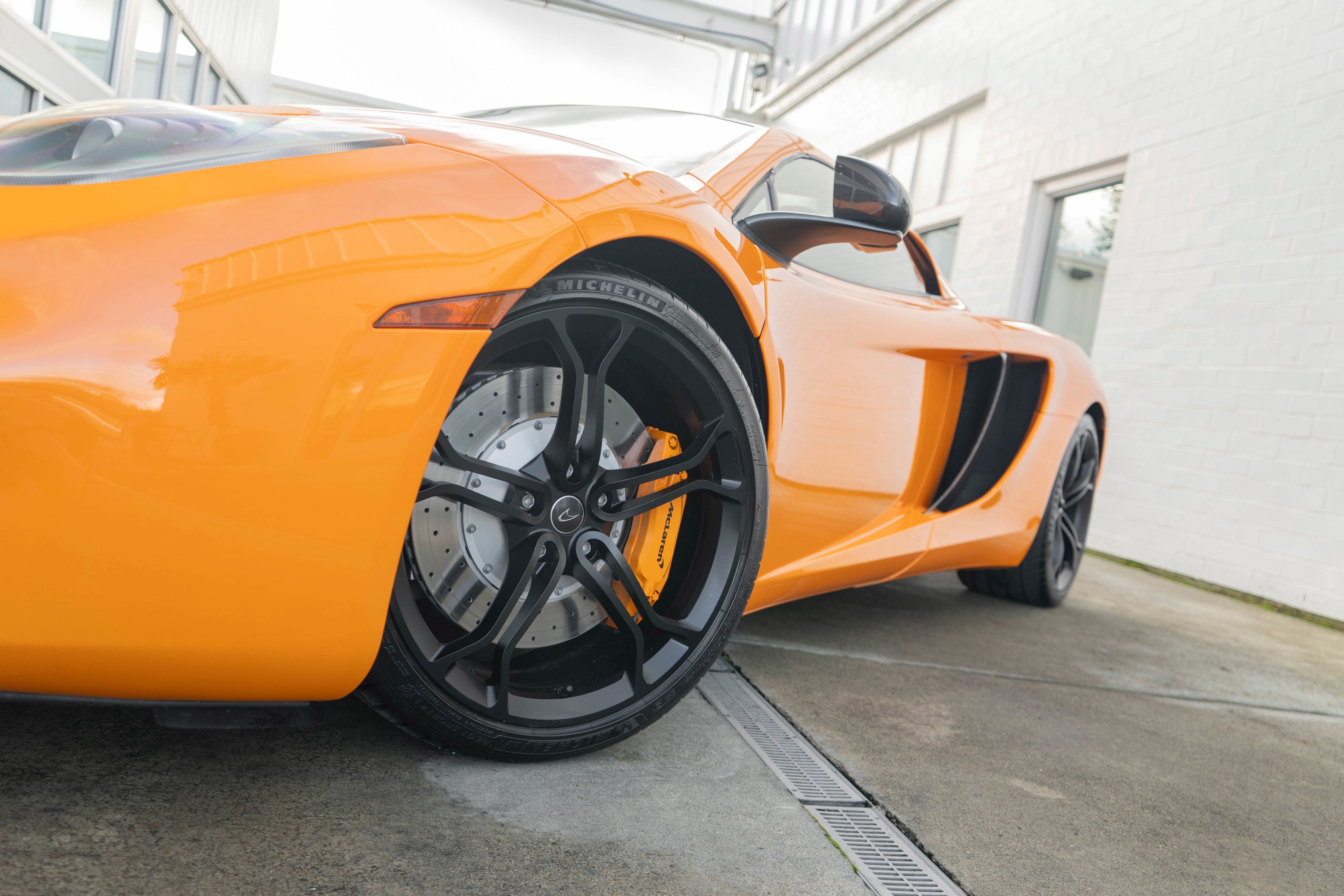 Used 2013 McLaren MP4-12C Spider RWD image 4