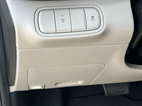 Certified 2023 Hyundai Venue SEL image 25