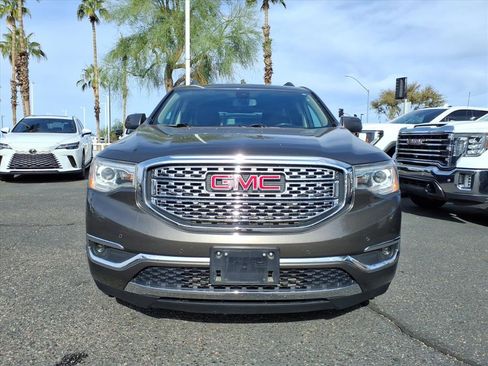 Used 2019 GMC Acadia Denali image 2